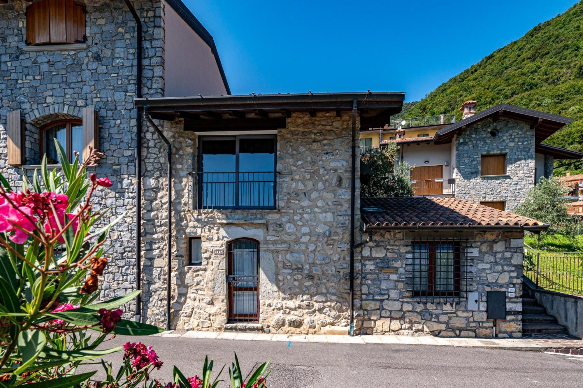 Lago Di Iseo - Lake View House Tavernola Bergamasca Exterior photo