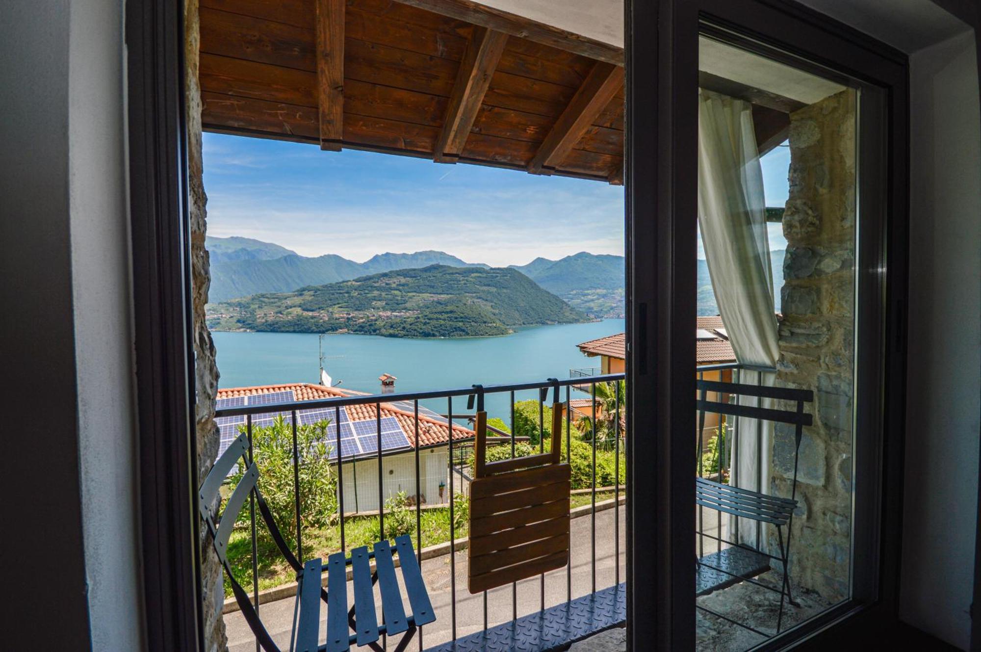Lago Di Iseo - Lake View House Tavernola Bergamasca Exterior photo